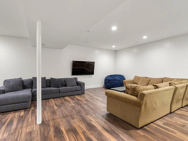 17601 Crystal Spring Ter — Photo 29