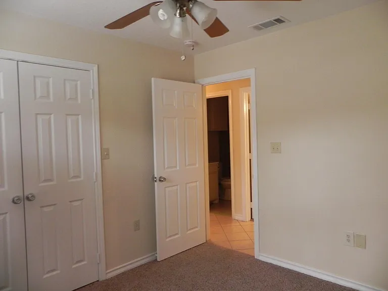 2907 NW 20th St — Photo 7