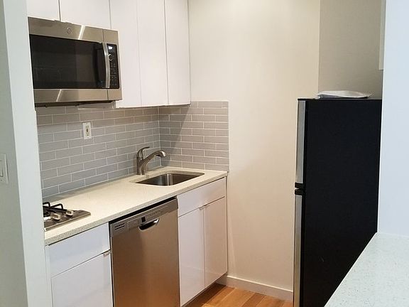 5th image of 25 Jones St APT 5C