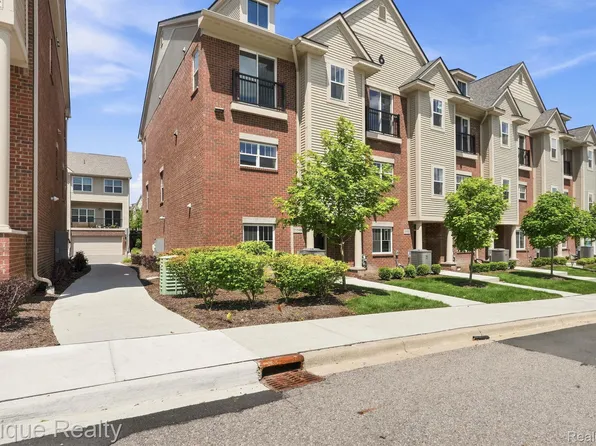 25549 Grandview Ln #31, Novi, MI 48375