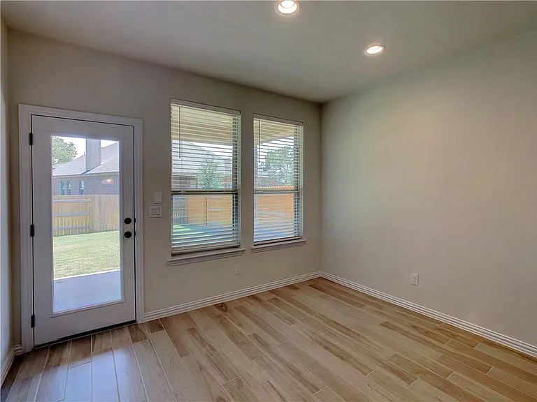 2304 La Mirada St — Photo 9