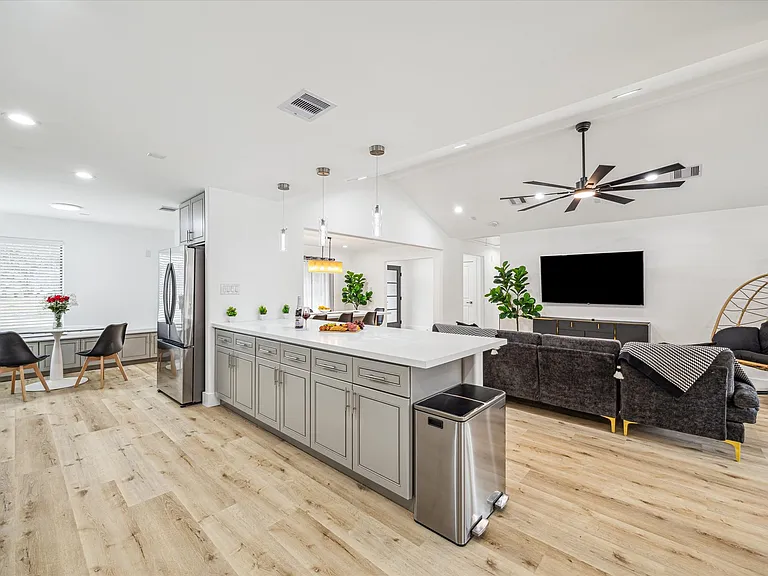 5631 Cerritos Dr — Photo 11