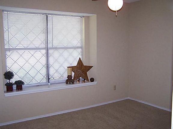 5th image of 114 E Denton Dr