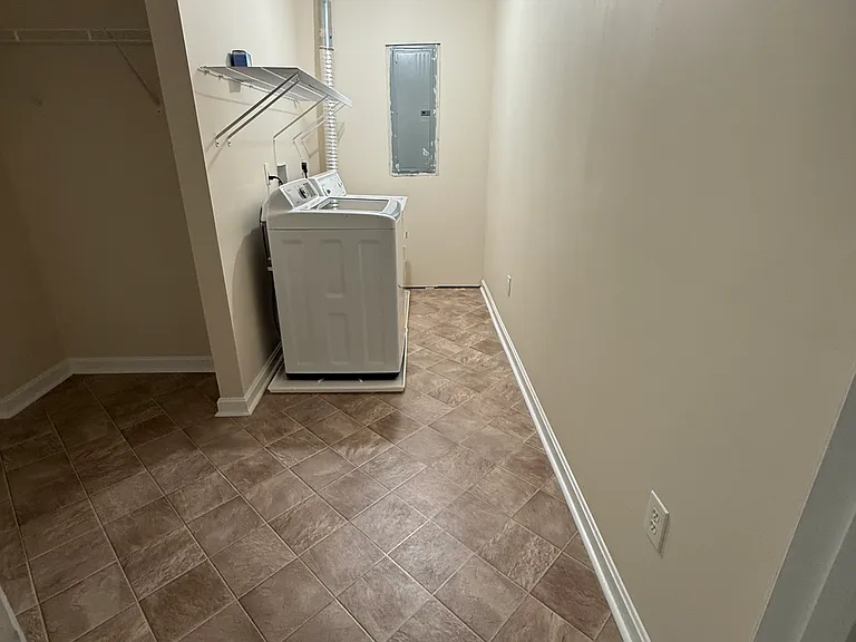 12184 Jennell Dr — Photo 4
