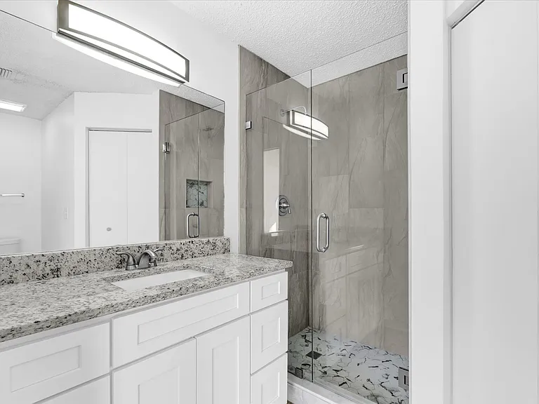 2585 Grassy Point Dr #211 — Photo 10