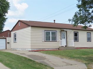 1030 Kathey Dr, Maquoketa, IA 52060