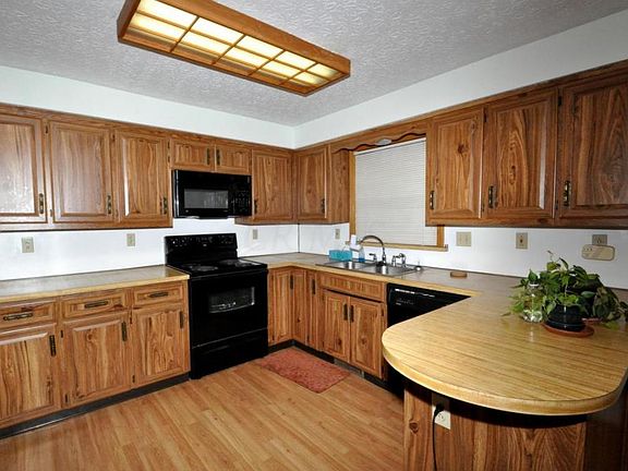 5th image of 6528 Larch Ct