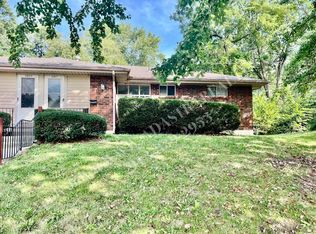 5801 Larsen Ln, Shawnee, KS 66203