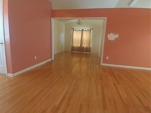 3rd image of 1649 Crestfield Ln