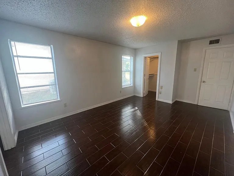 6004 Pinto Cir — Photo 24