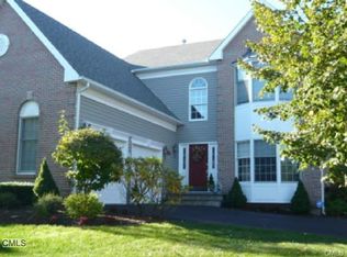 37 Franklin Ln, Fairfield, CT 06824