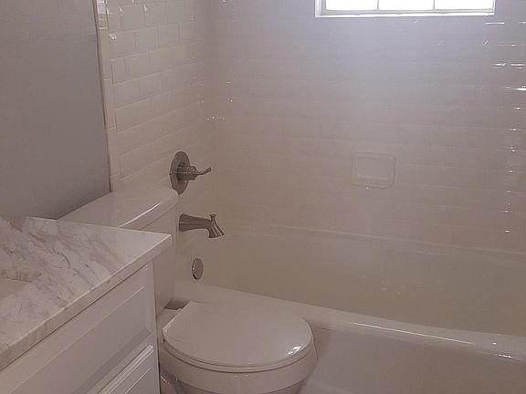 4th image of 4504 Versailles Dr
