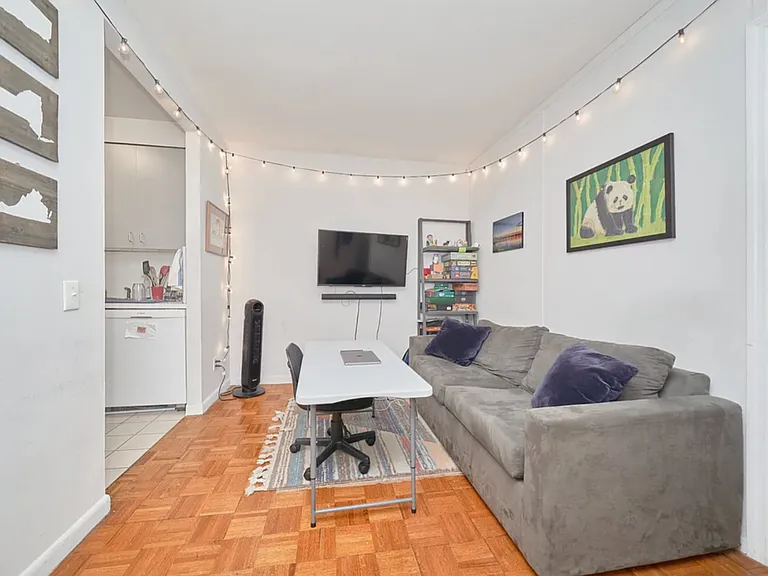 337 W 43rd St #6A — Photo 3