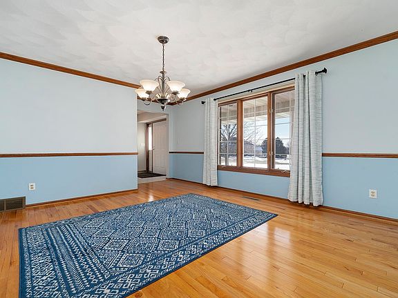 4th image of 8738 Windwood Close