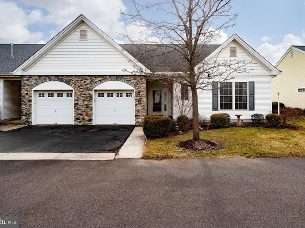 47 Meadowlark Dr, Hamilton, NJ 08690