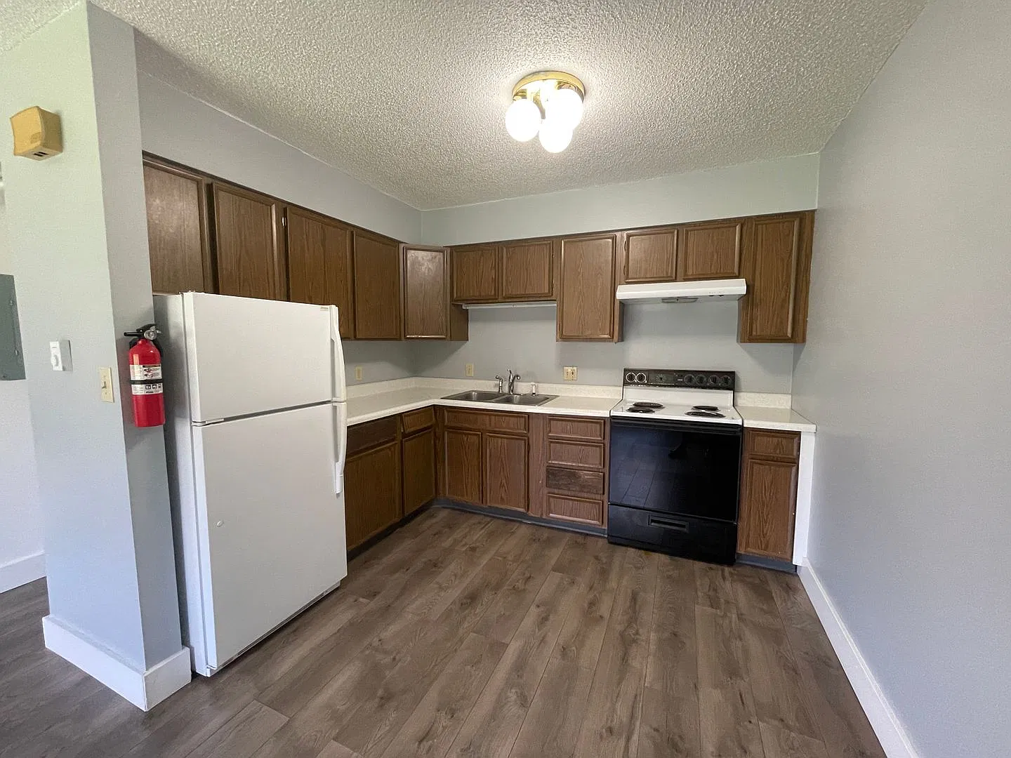 505 Barclay St — Photo 3