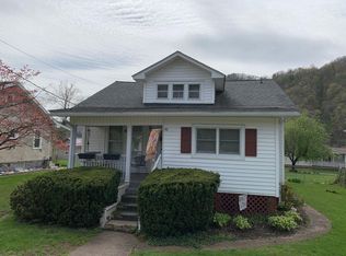 104 Central Ave, Hinton, WV 25951