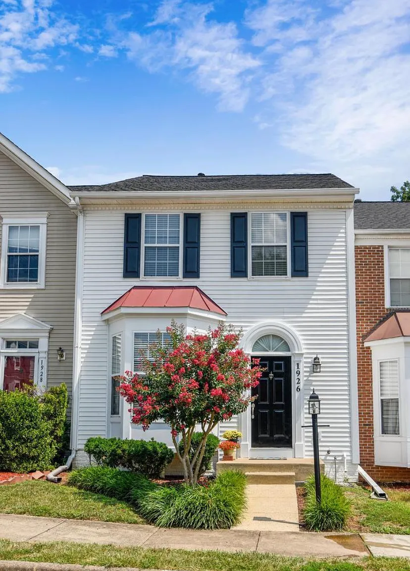 2 bed, 2.5 bath, 2068 sqft, $2,500 — Photo 1