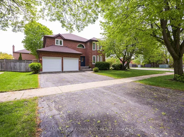 2 Ballard Cres, Newmarket, ON L3X 1S3