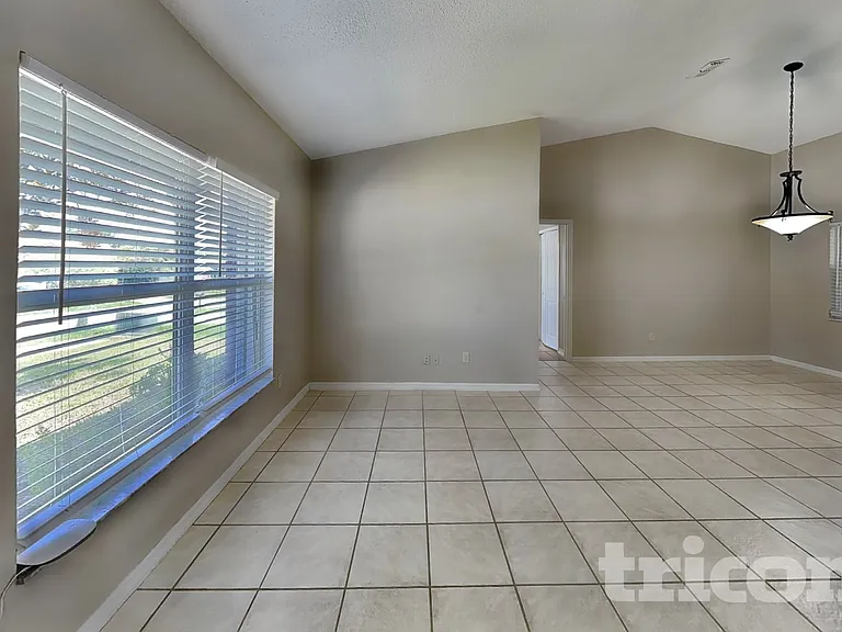 2810 Manor Hill Dr — Photo 3