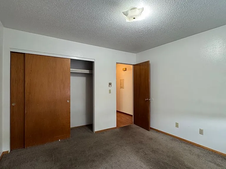 1500 Glen Dr — Photo 13