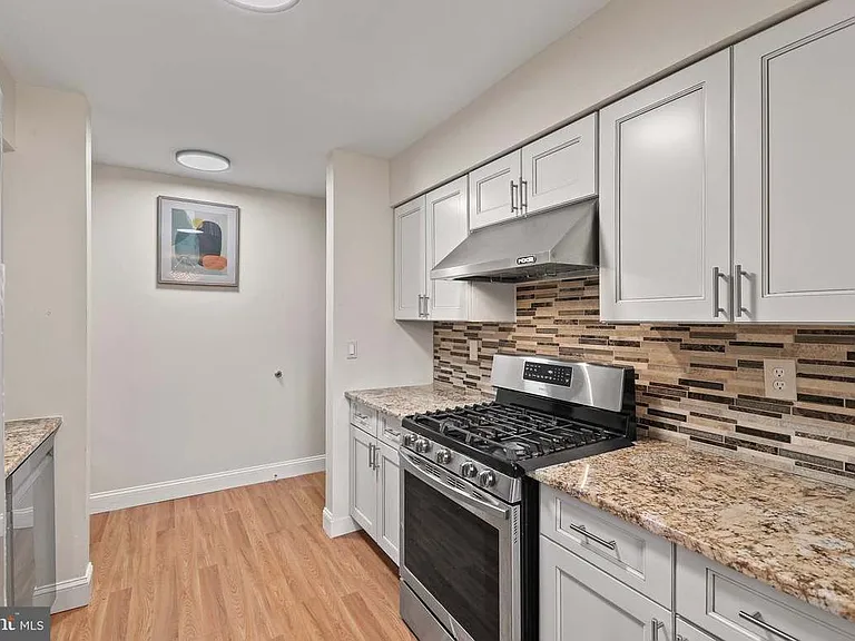 2032 Old Stone Mill Dr #2032 — Photo 7