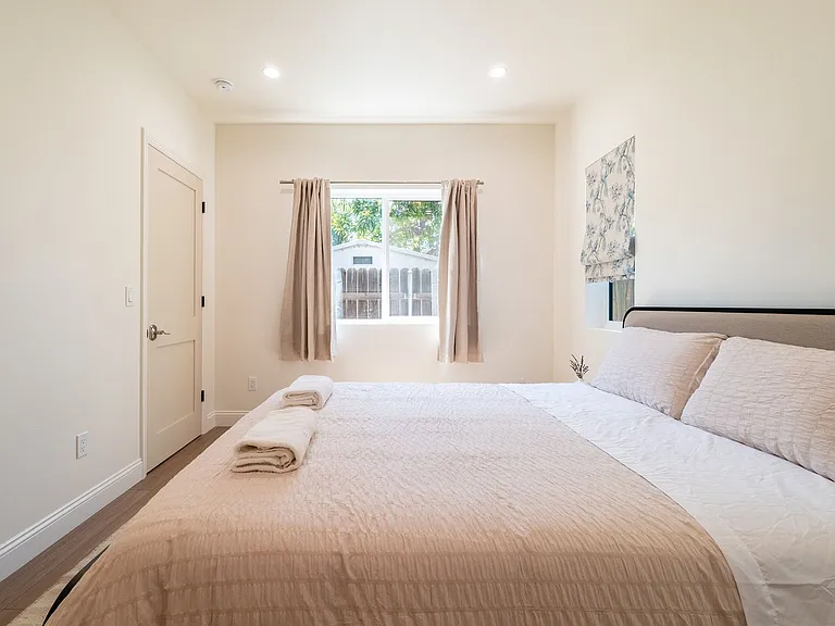 613 W Olive Ave #1 — Photo 35