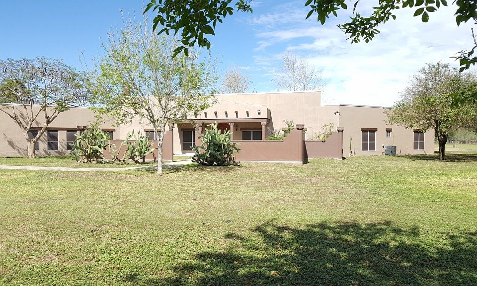 1st image of 1006 W Hackberry Ave