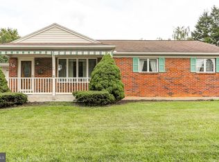 13 Neponsit Ln, Camp Hill, PA 17011