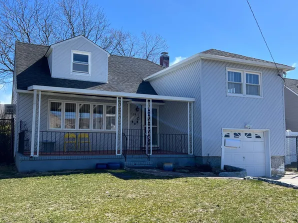 134 McKinley Avenue, Island Park, NY 11558