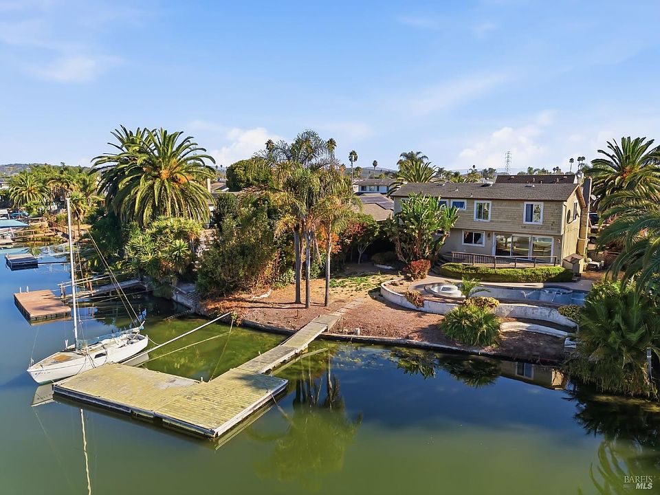 1st image of 36 Del Oro Lagoon