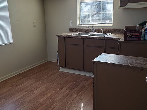5th image of 3218 Deers St