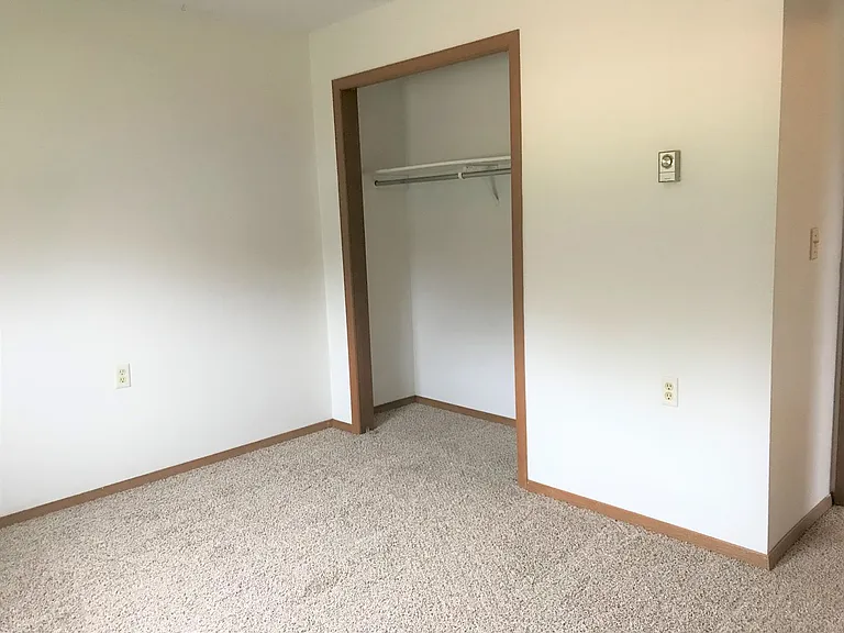 228 E Chicago Ave — Photo 6