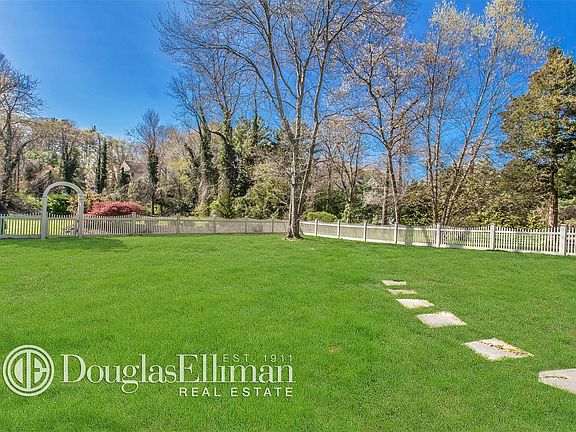 3rd image of 5 Indian Hill Ct