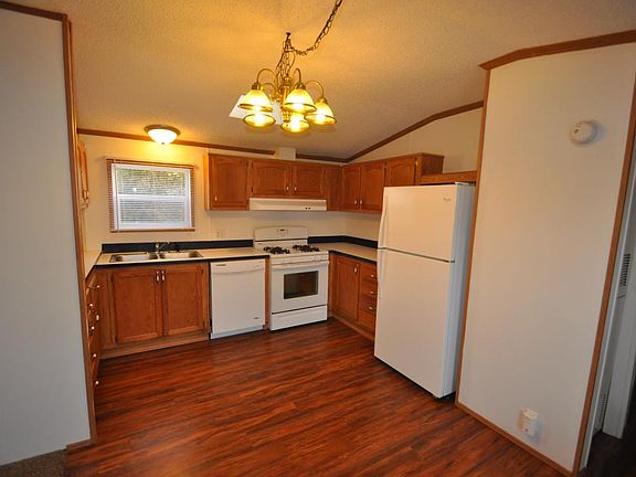3rd image of 13 N Hiawatha Cir