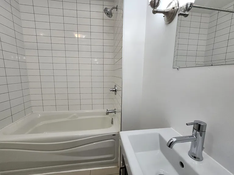 444 Cambridge St S — Photo 16