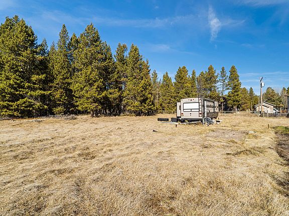 5th image of 16962 Elsinore Rd