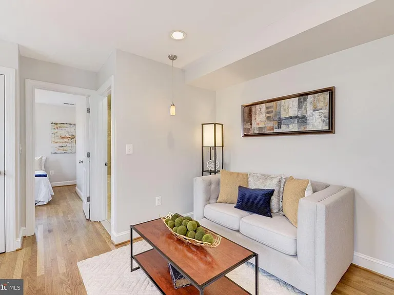 1927 3rd St NE #301 — Photo 4
