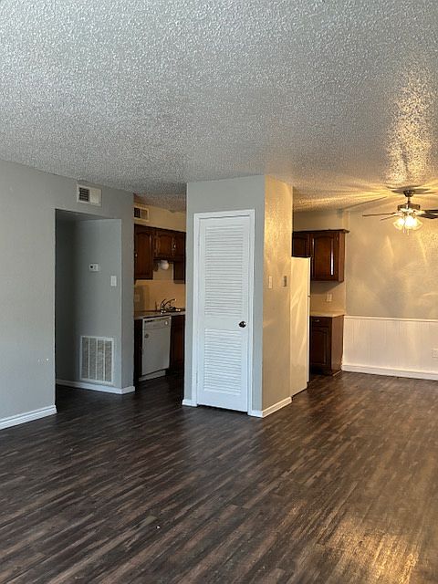 1st image of 4018 Holly Rd APT 9