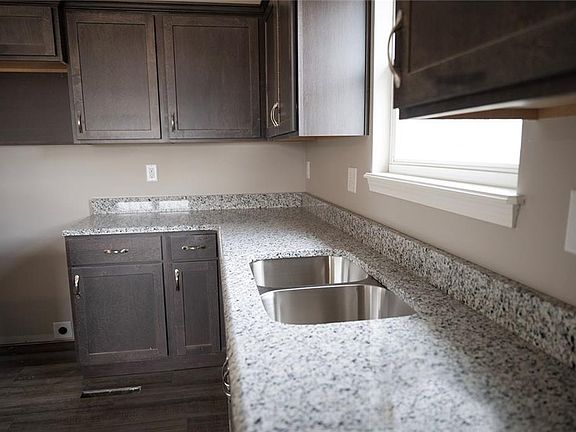 5th image of 12700 Applewood Dr
