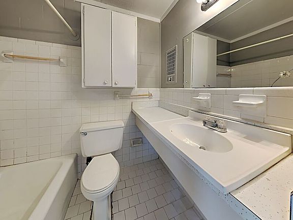 2nd image of 2525 Merry Oaks Dr APT 10