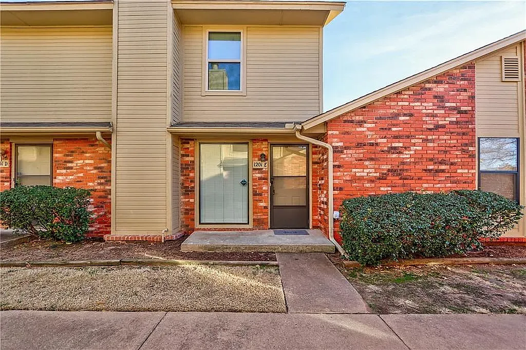 3 bed, 2.5 bath, 1552 sqft, $1,500 — Photo 1