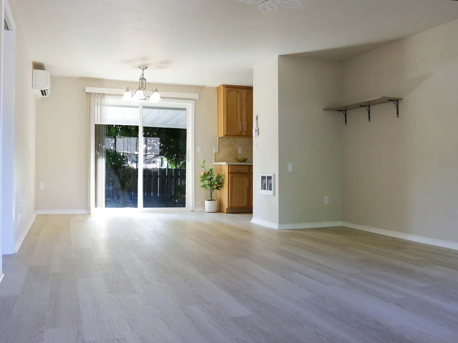 2 bed, 870 sqft, $2,295 — Photo 3