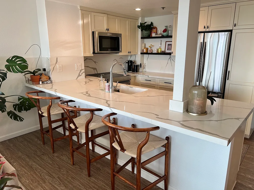 2 bed, 2.0 bath, $5,625 — Photo 2