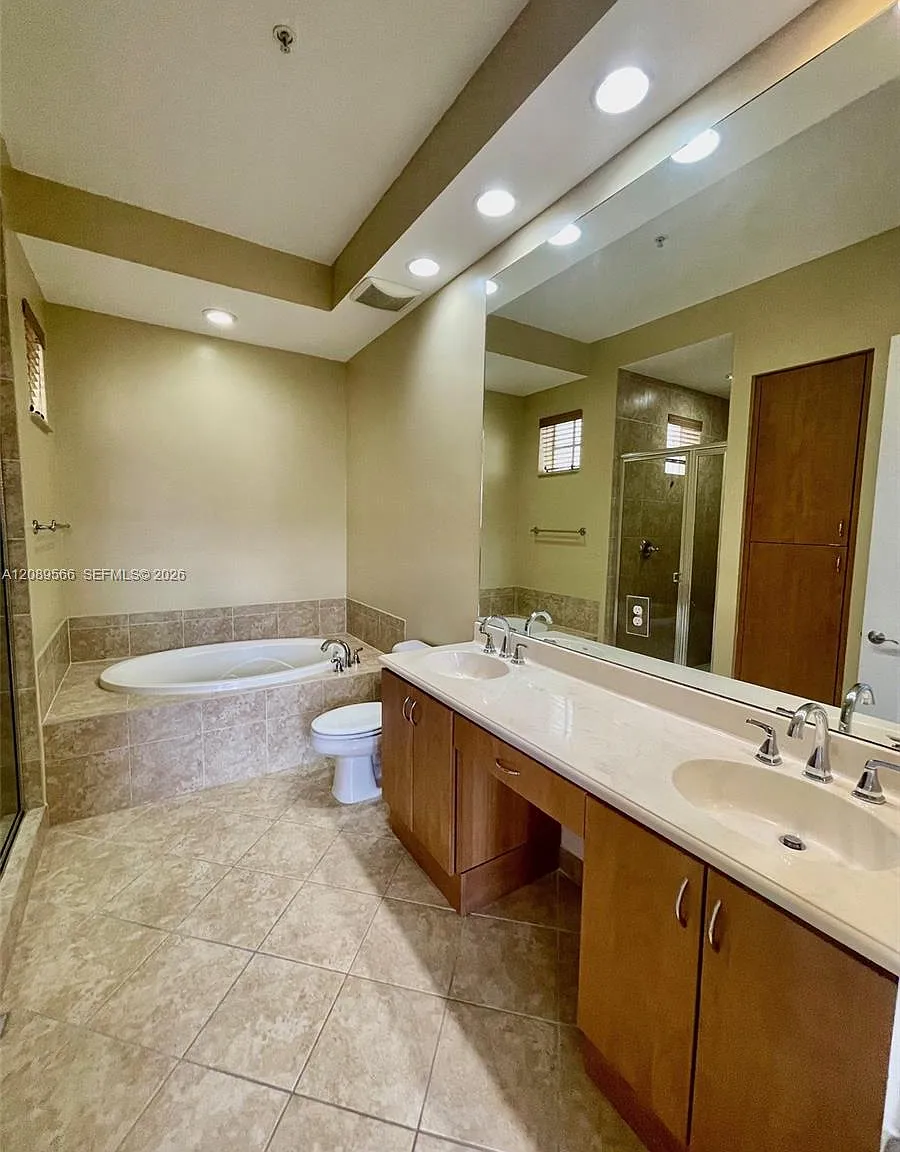 Villa Alhambra Condo — Photo 4