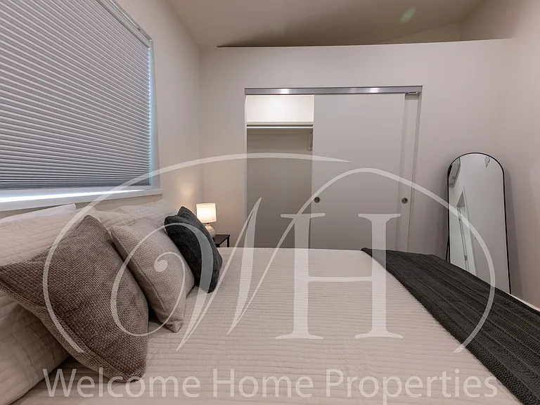 159 SE Sparrows Pl — Photo 36