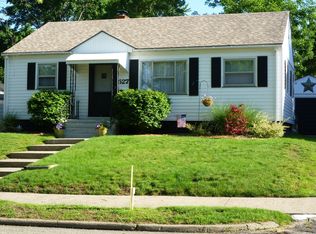 527 Oakes Ave, Grand Haven, MI 49417