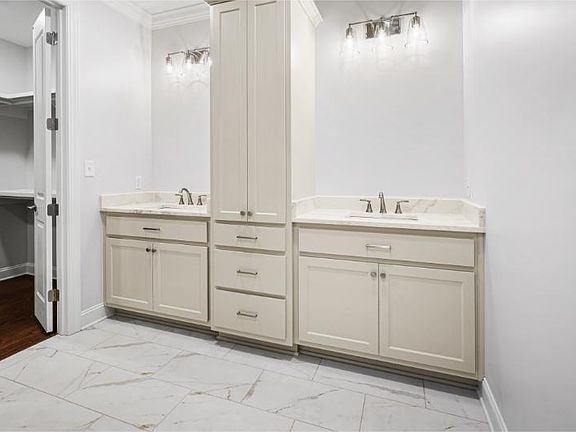 5th image of 109 Silver Tree Xing