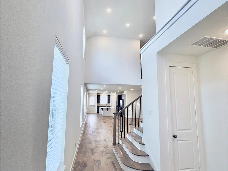 15206 Cortines Ct — Photo 2