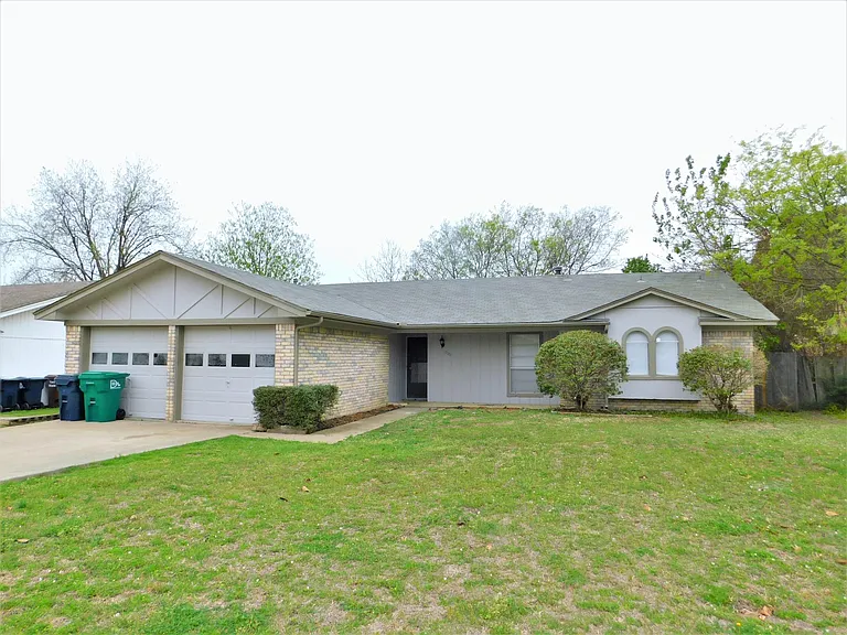 1706 Wisteria St — Photo 1